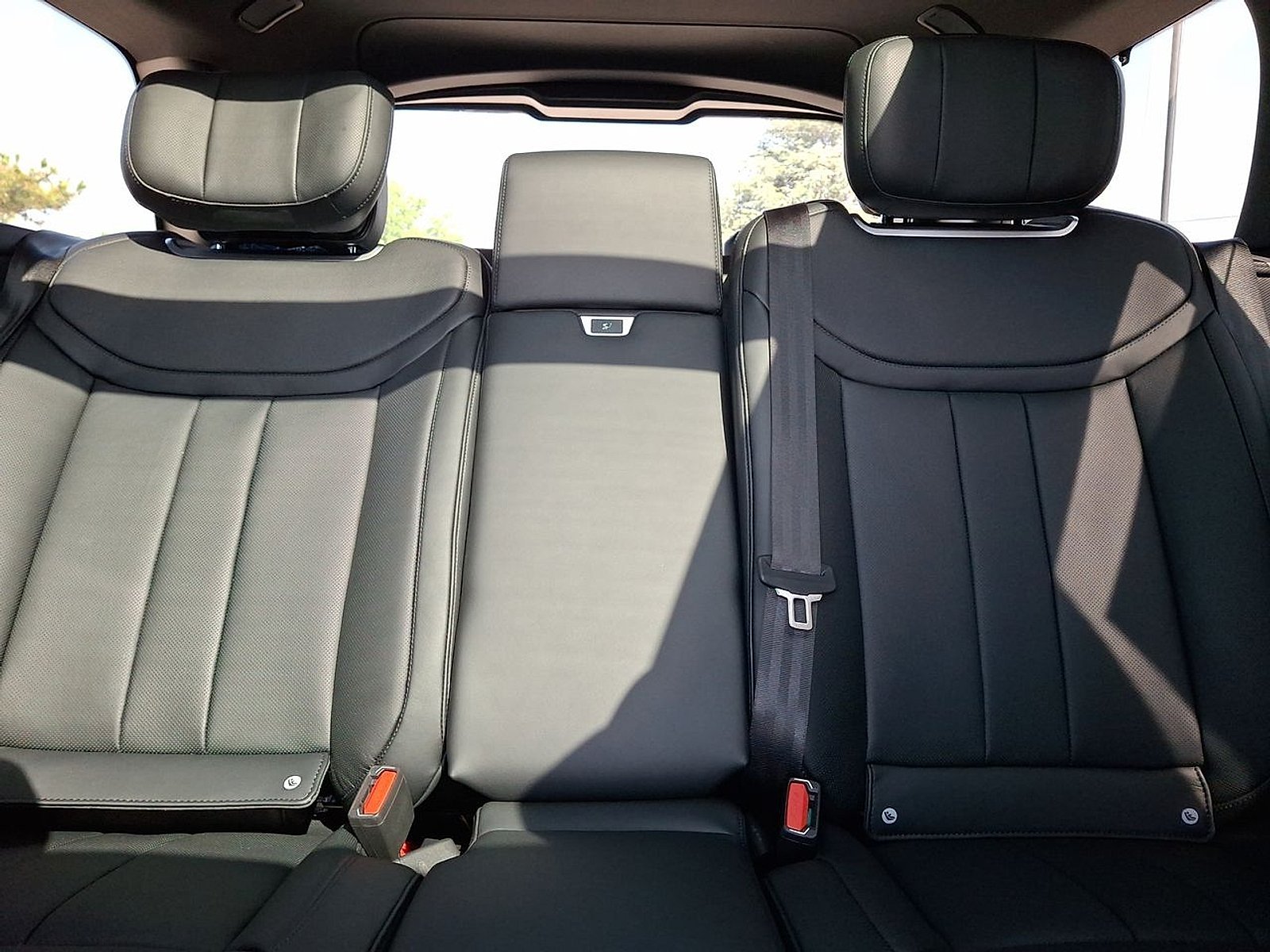 New 2026 Santorini Black LAND ROVER Autobiography image 13
