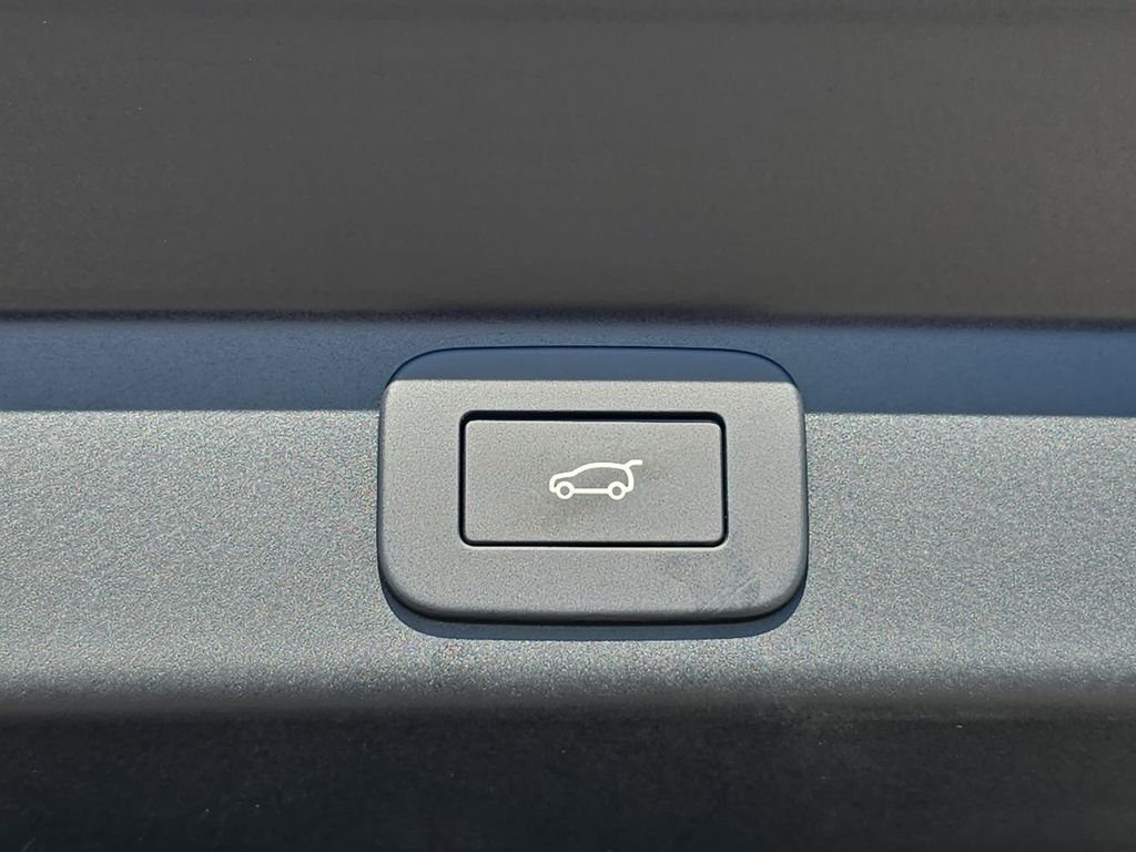 New 2026 Santorini Black LAND ROVER Dynamic SE image 13