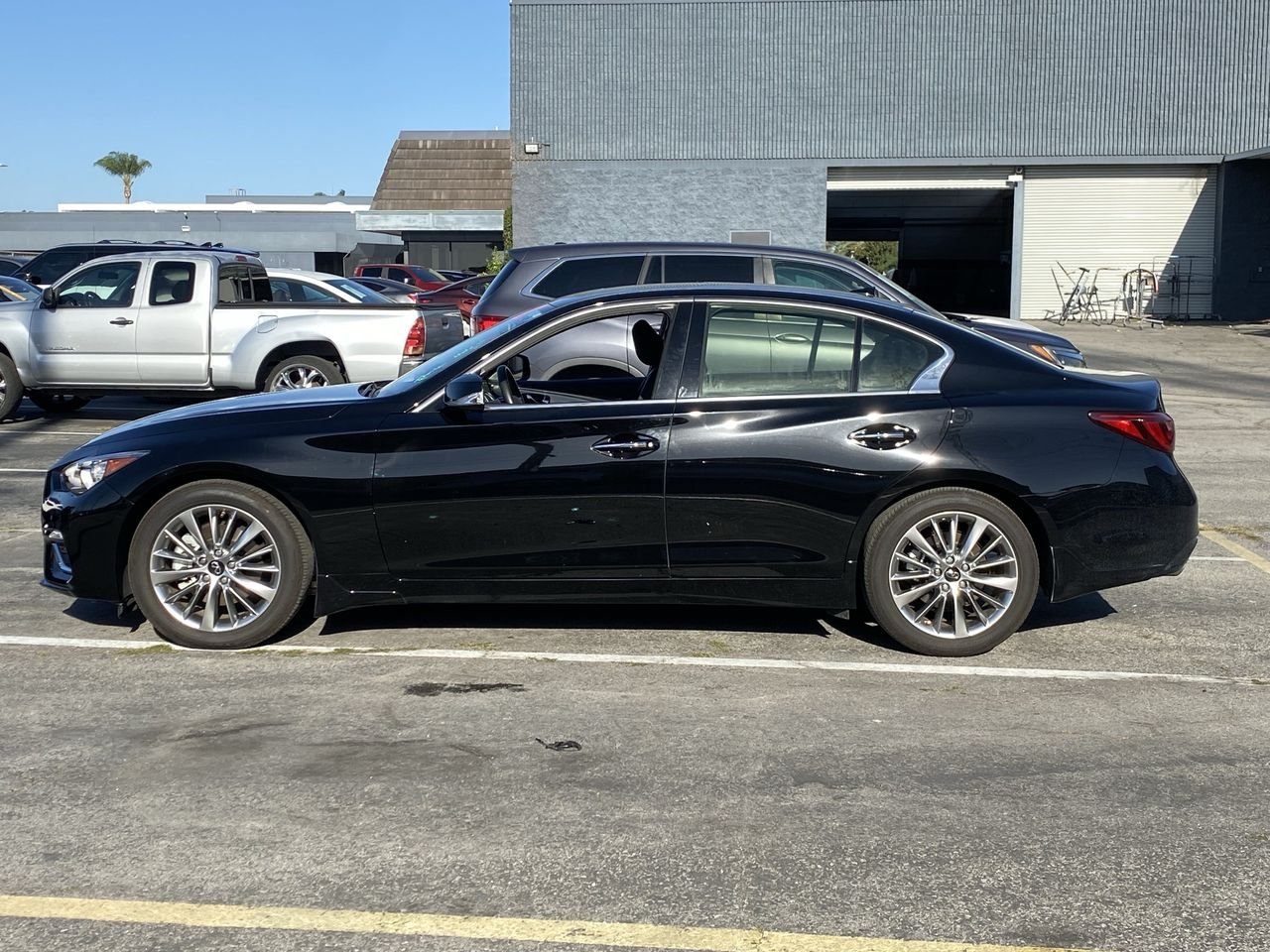 Certified Used 2024 Black Obsidian INFINITI LUXE image 3