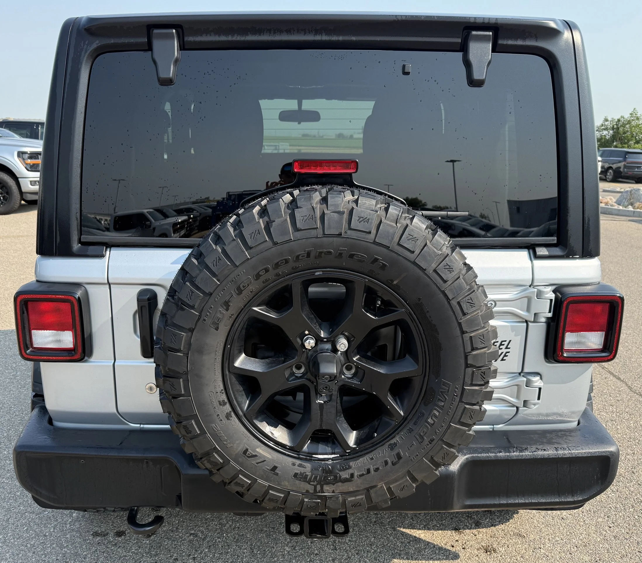 Used 2023 Silver Zynith Jeep SPORT **New Arrival** image 4