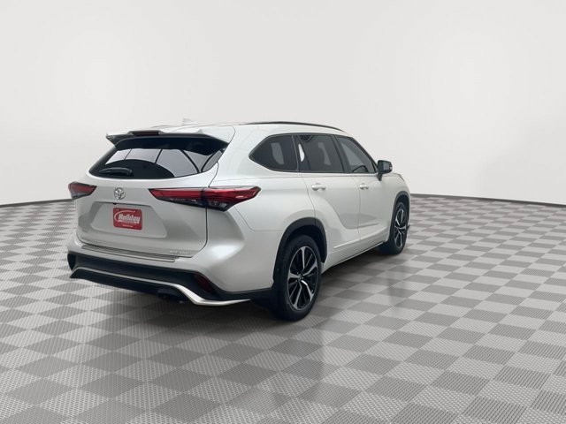 Used 2022 Wind Chill Pearl Toyota XSE image 40