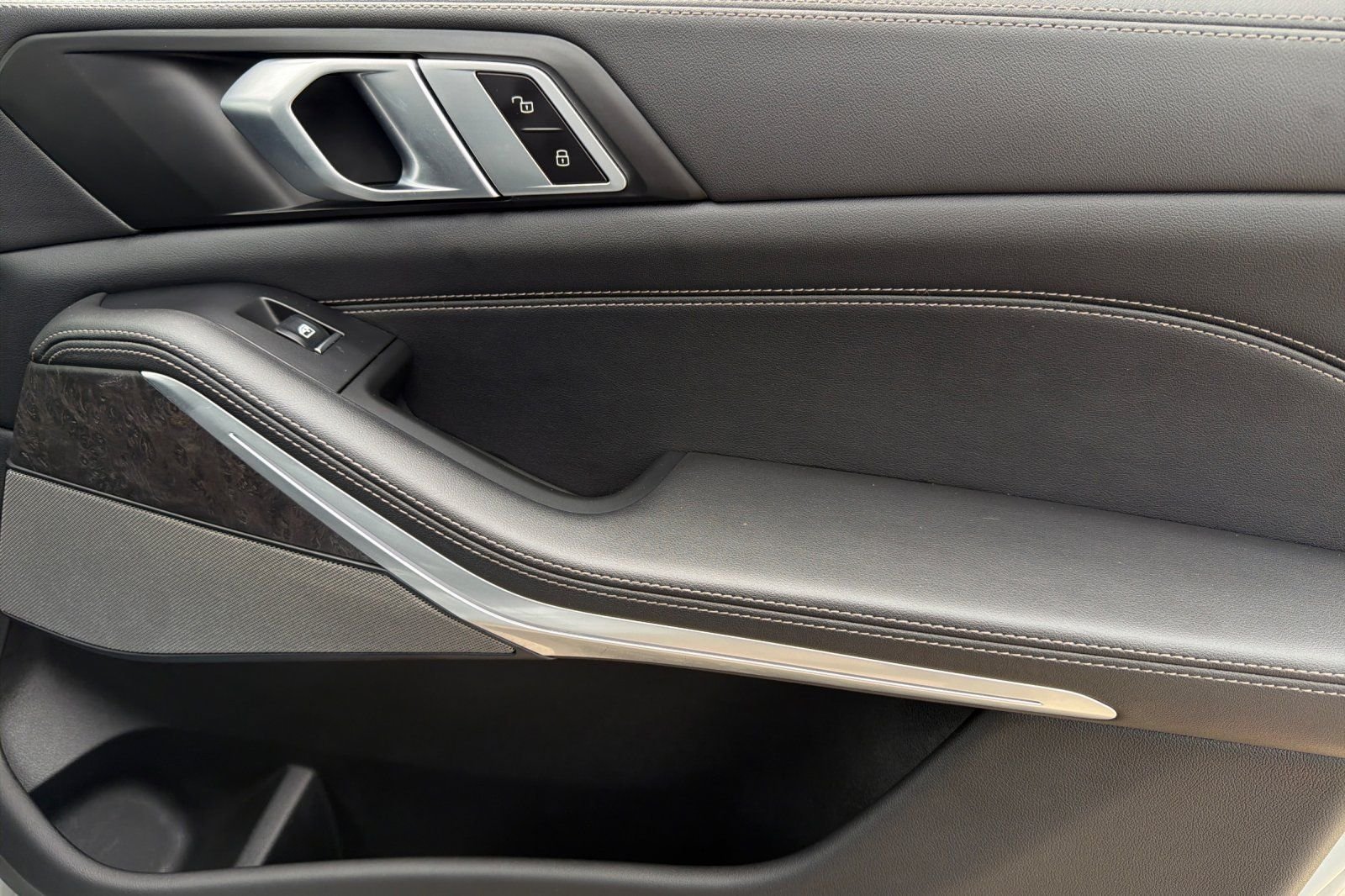 Used 2024 Gray BMW sDrive40i image 33