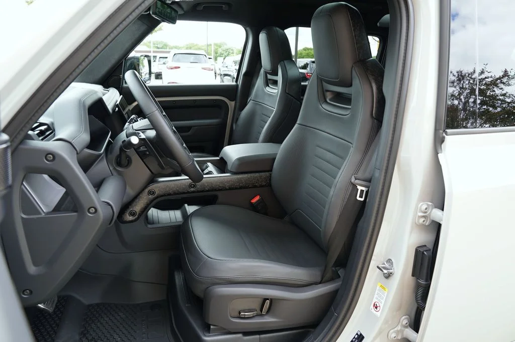 New 2026 Borasco Grey Land Rover OCTA image 13