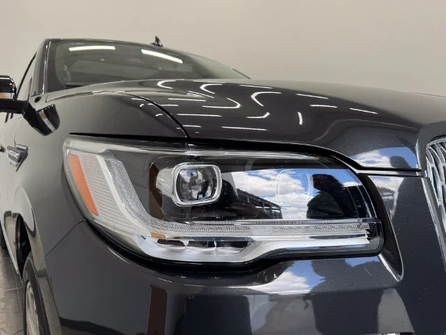 Used 2023 Starlight Gray Premium Colorant Lincoln Reserve image 34