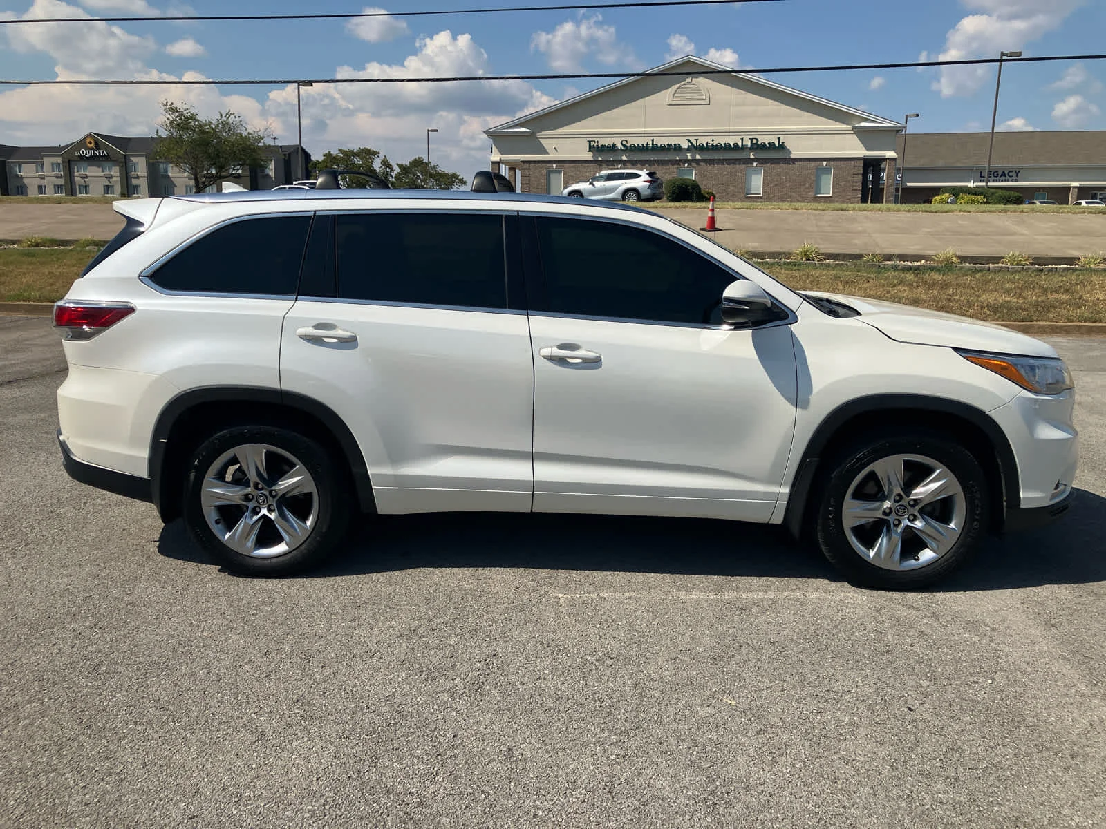 Used 2016 Blizzard Pearl Toyota Limited Platinum image 8