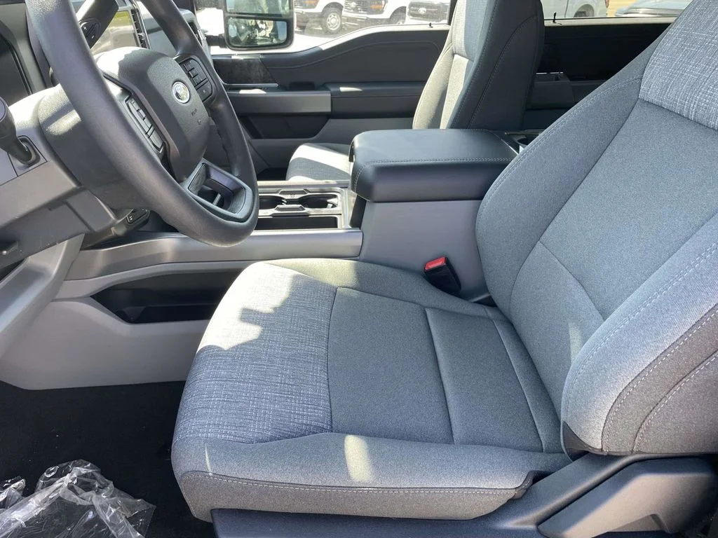 New 2026 Agate Black Metallic Ford XLT image 13