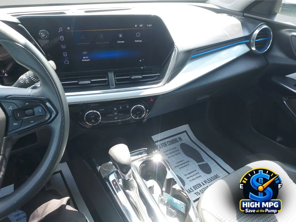 Used 2025 White Chevrolet LT image 15