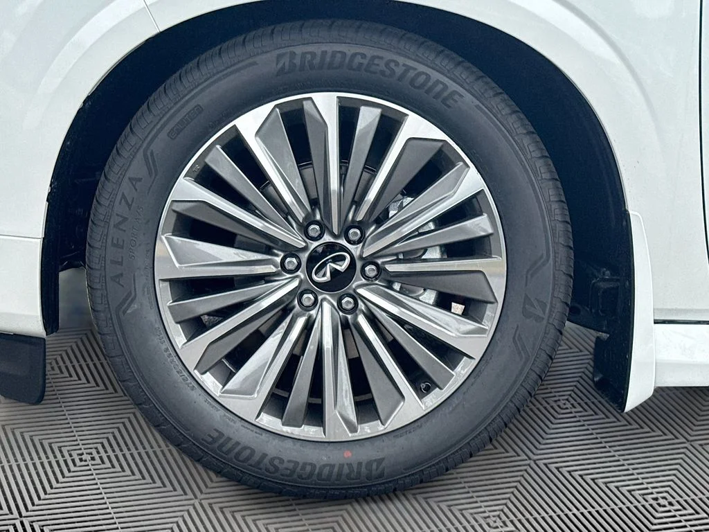 New 2026 RADIANT WHITE INFINITI Luxe 4WD image 34