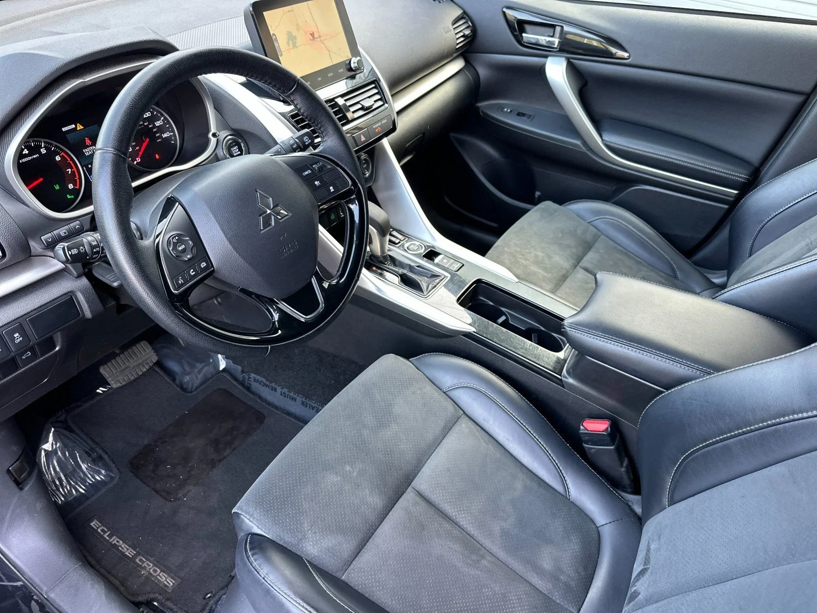 Used 2025 Black Mitsubishi SE image 9