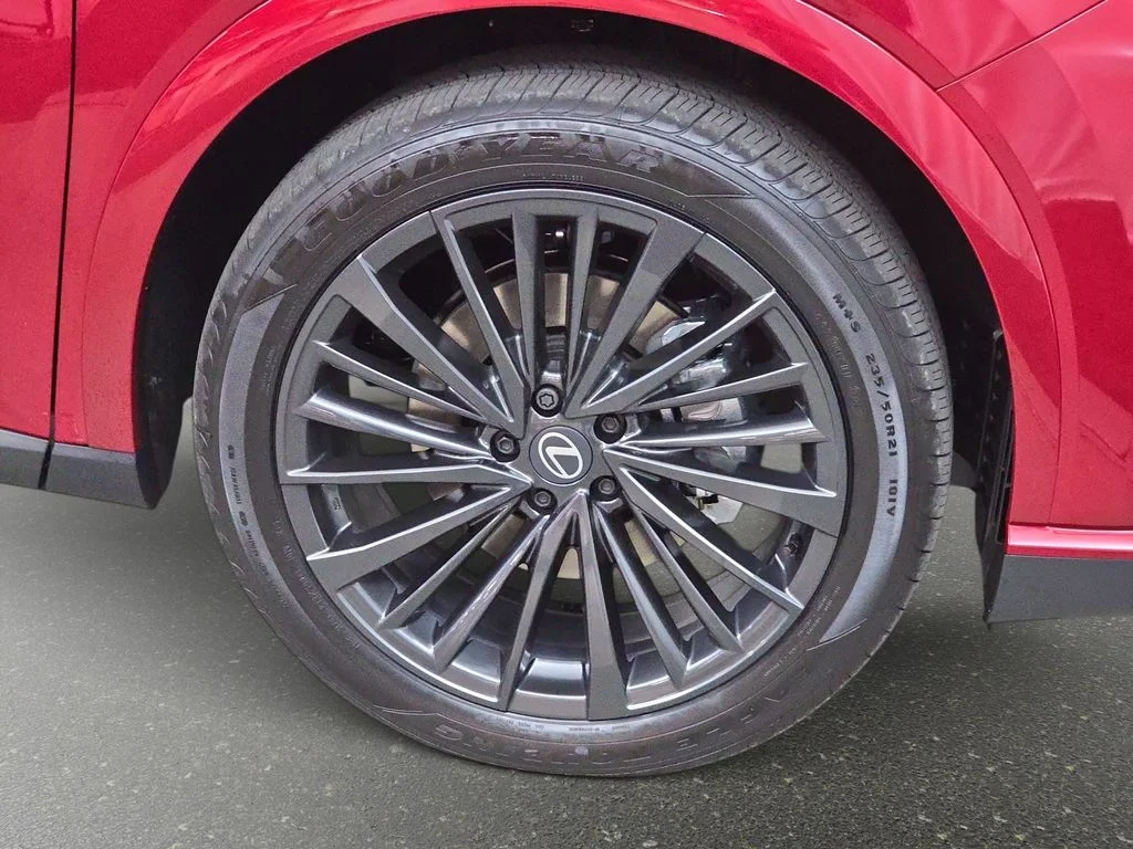 New 2026 Matador Red Mica Lexus PREMIUM image 30