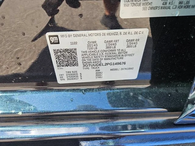 Used 2023 TITANIUM RUSH METALLIC GMC SLT image 30