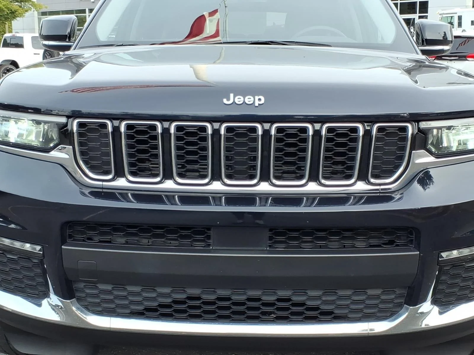 Used 2023 Midnight Sky Jeep Limited image 13