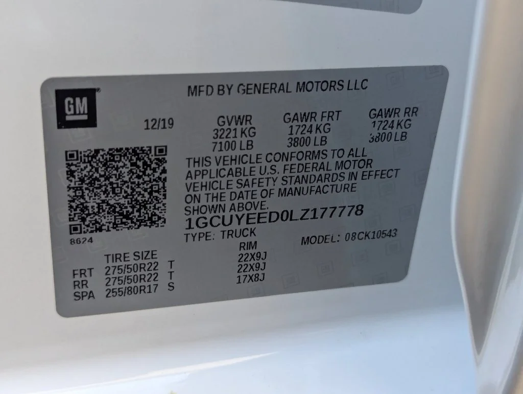 Used 2020 White Chevrolet RST image 29