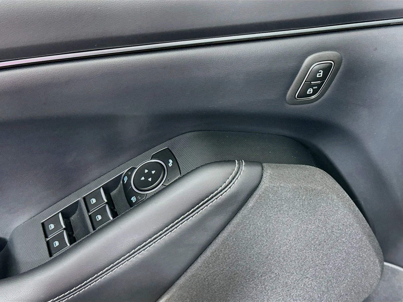 Used 2023 Shadow Black Ford Select image 18
