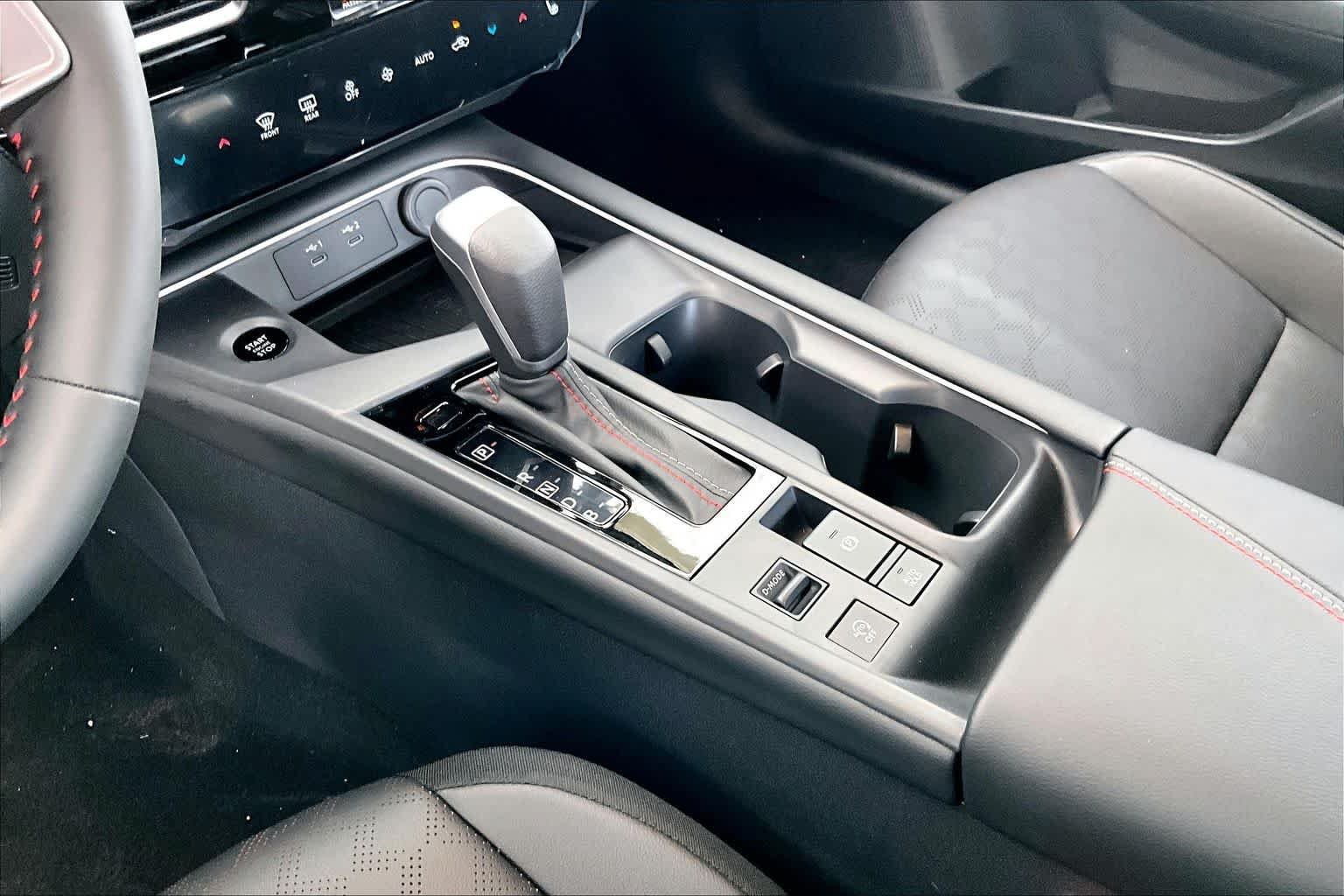 New 2026 Aspen White Tricoat/Super Black Nissan SR image 11