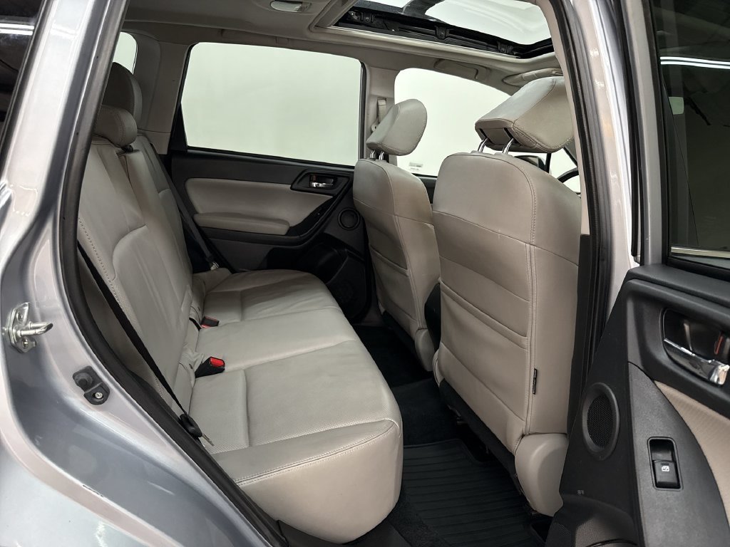 Used 2015 Ice Silver Metallic Subaru 2.5i Touring image 17
