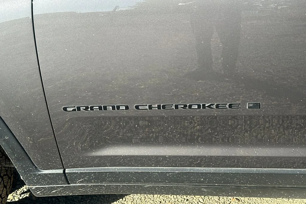 Used 2023 Gray Metallic Jeep Limited image 8