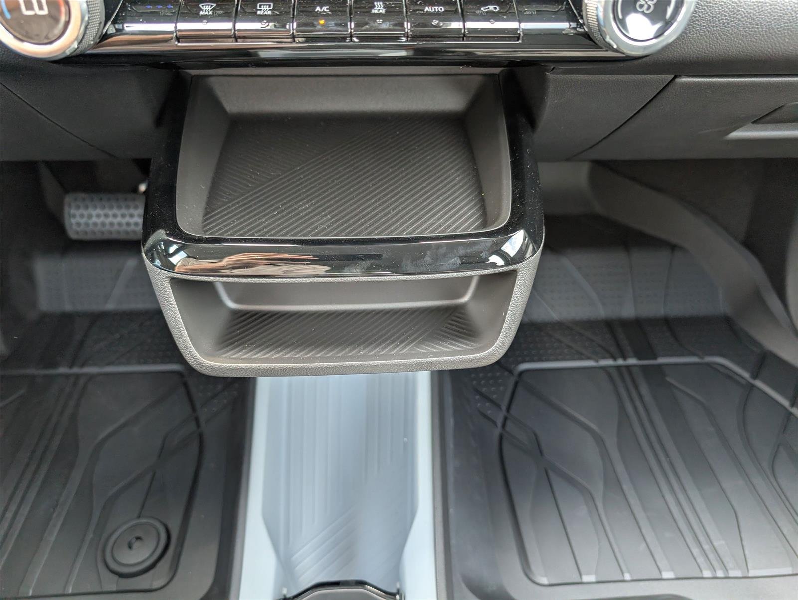 New 2027 Mosaic Black Metallic Chevrolet RS image 25