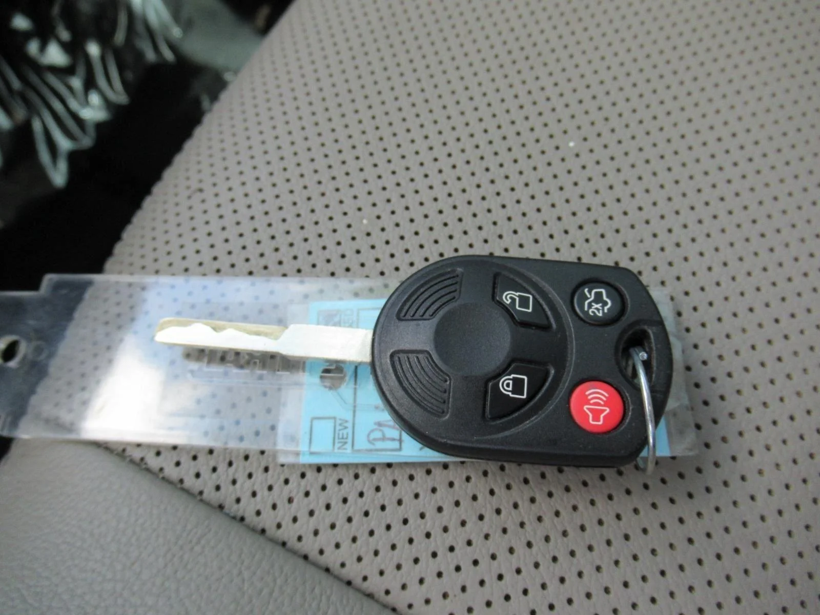Used 2016  Ford Titanium image 32