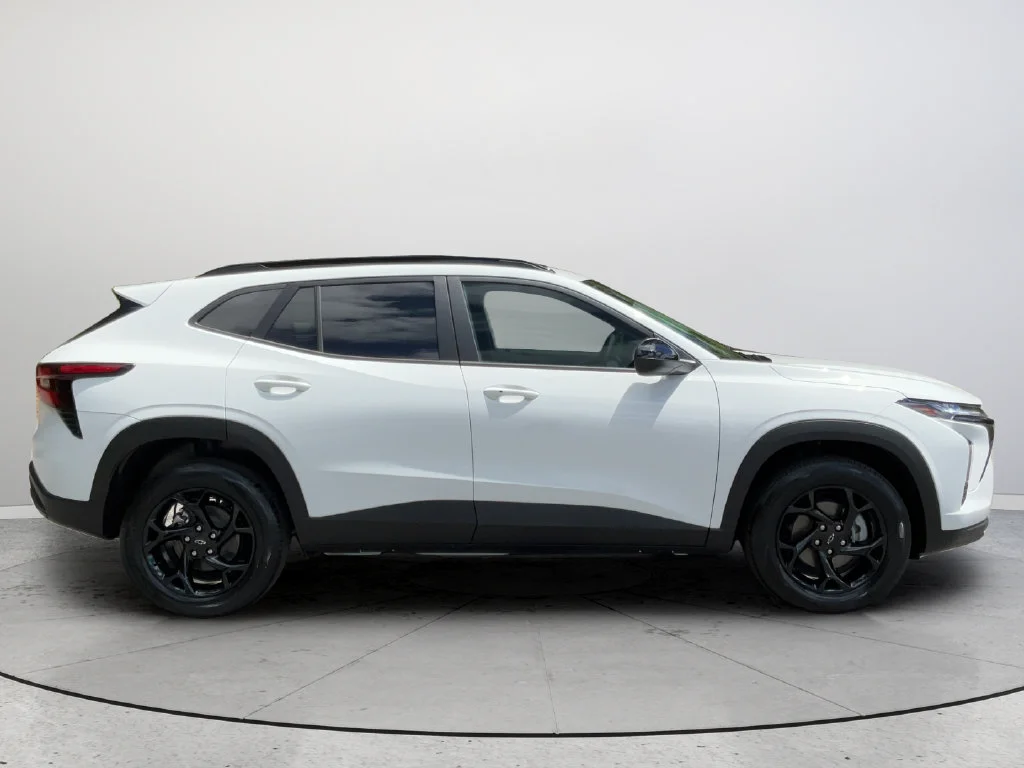 New 2026 Summit White Chevrolet LT image 4