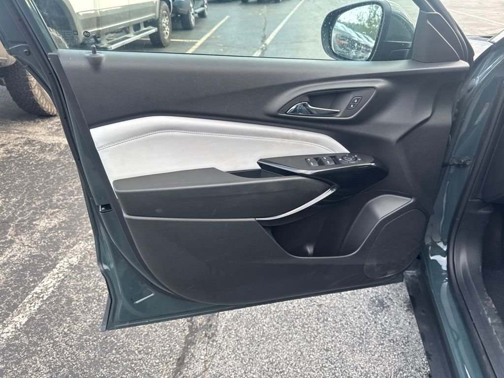 Used 2025 Gray Chevrolet LT image 13