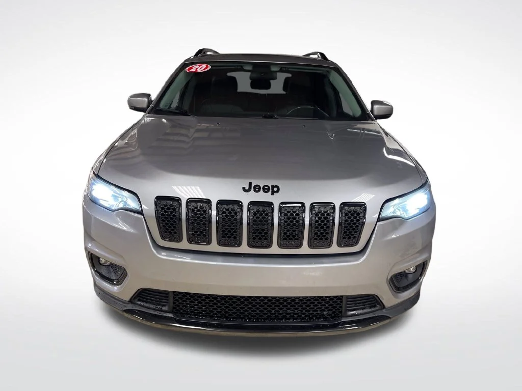 Used 2020 Silver Jeep Latitude Plus image 10