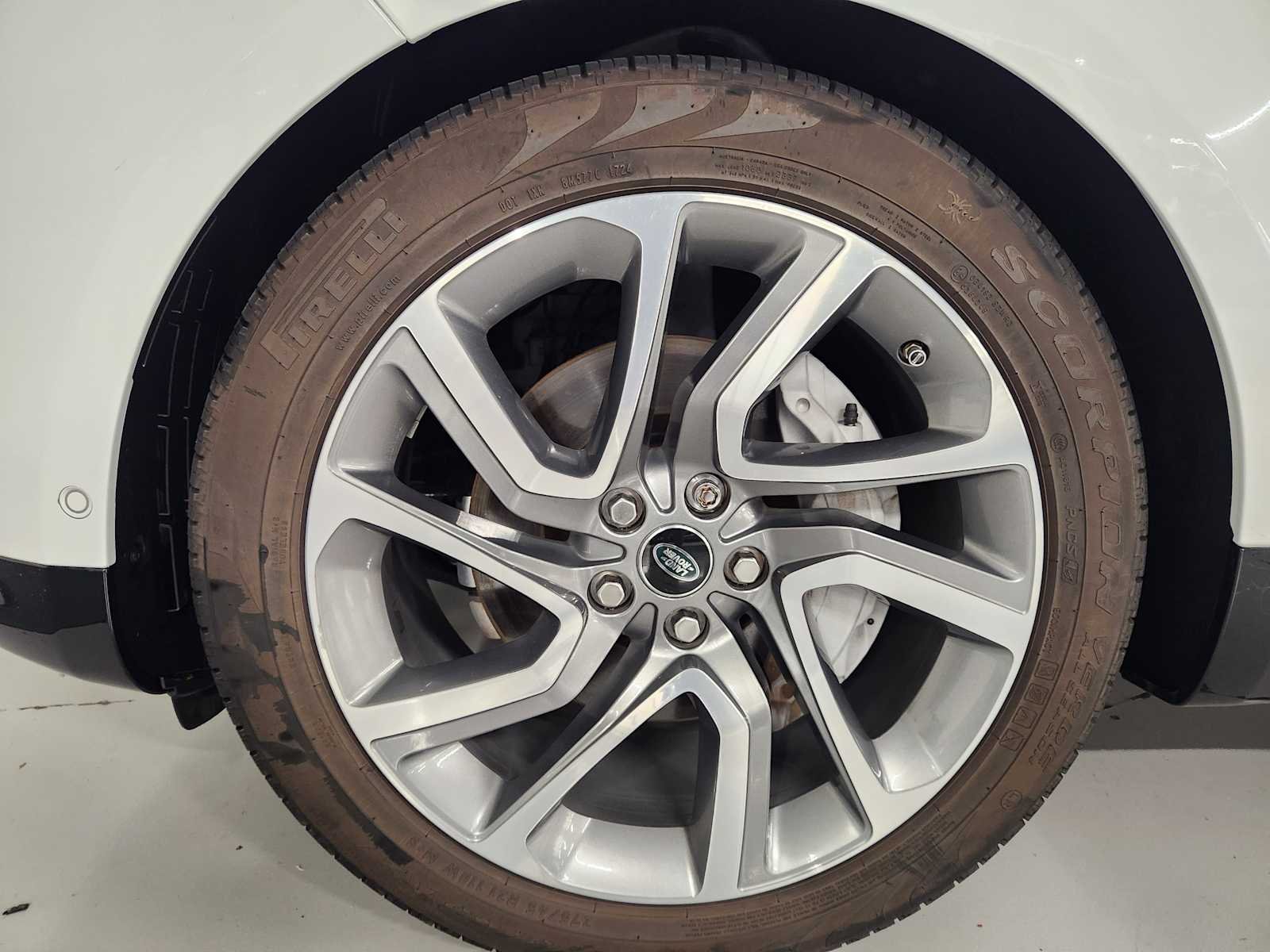 Used 2020 Fuji White Land Rover HSE - Turbo i6 MHEV image 8