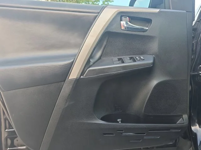 Used 2018 Black Toyota XLE image 27