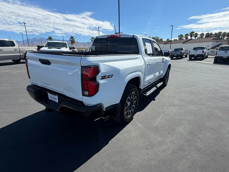 Used 2025 Summit White Chevrolet Z71 image 3
