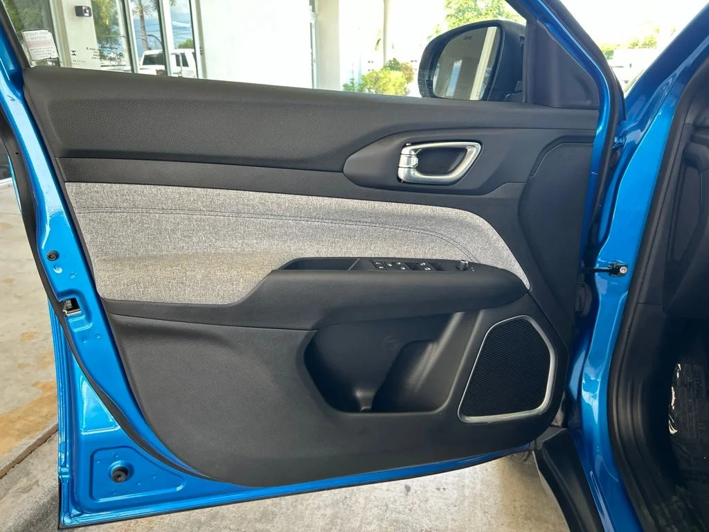 Used 2025 Blue Jeep Latitude image 36