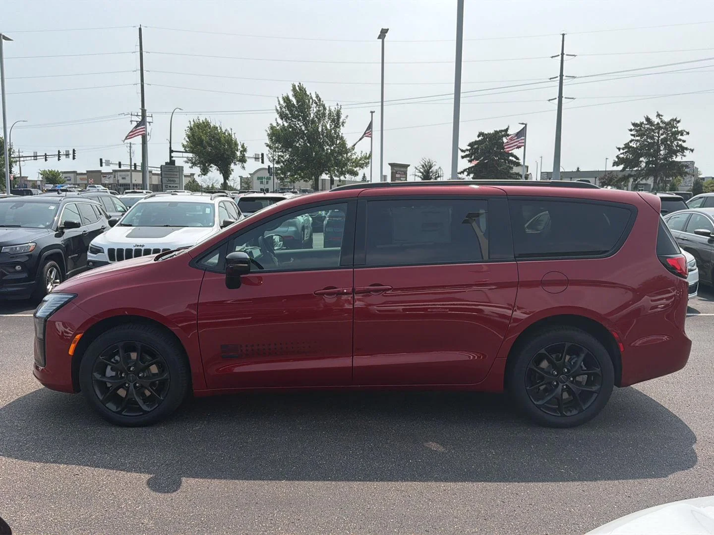 New 2027 Red Hot Pearl-Coat Exterior Paint Chrysler Select image 4