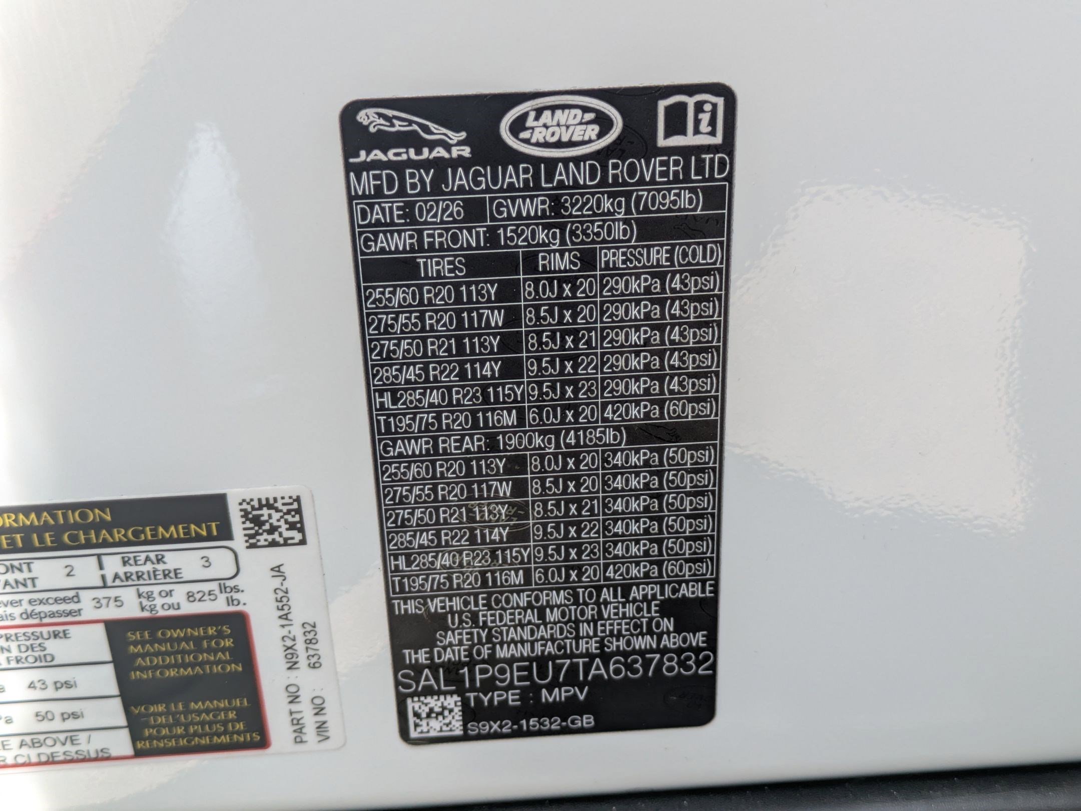 New 2026 Fuji White Land Rover P360 SE image 32
