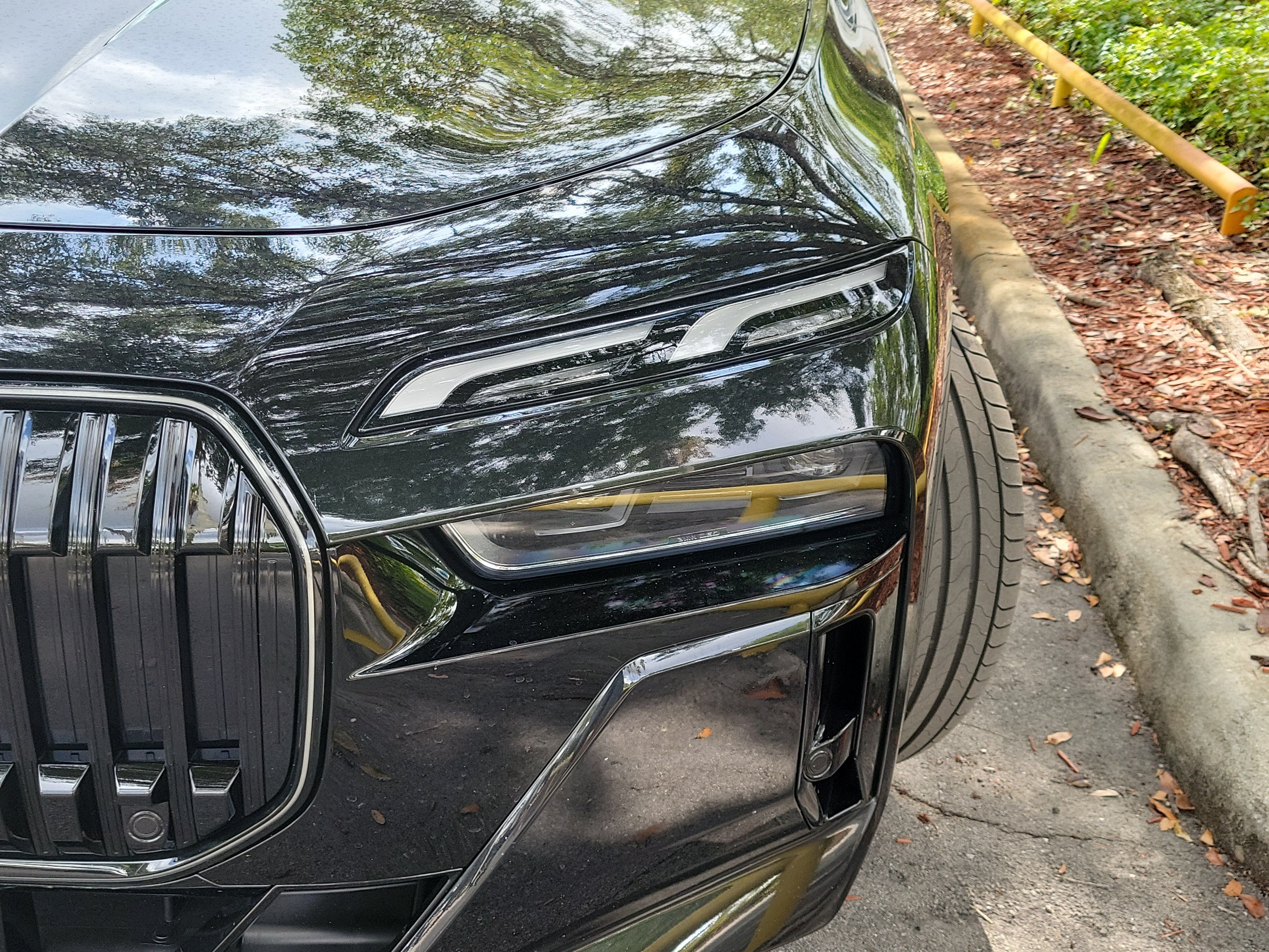 Used 2025 Black Sapphire Metallic BMW 740i image 5