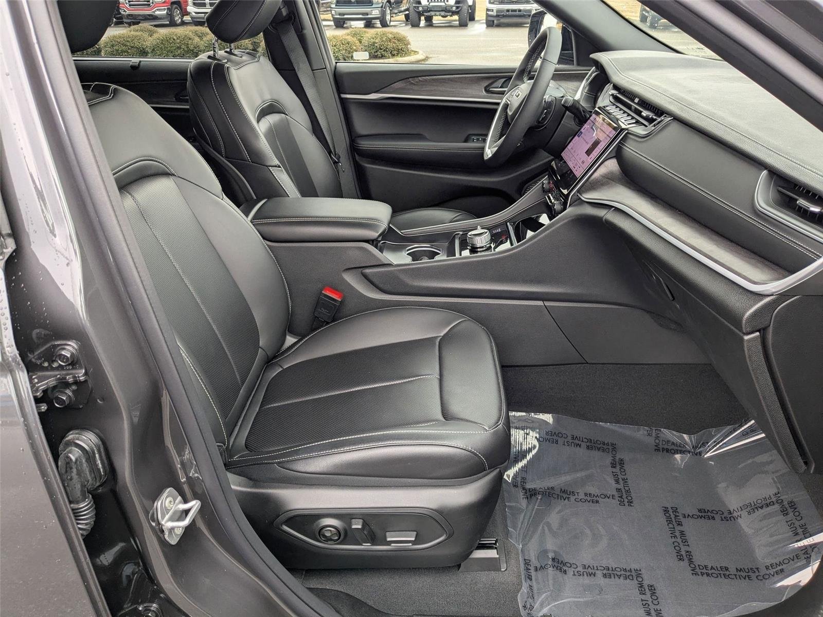 Used 2025 Baltic Gray Metallic Clearcoat Jeep Limited image 41