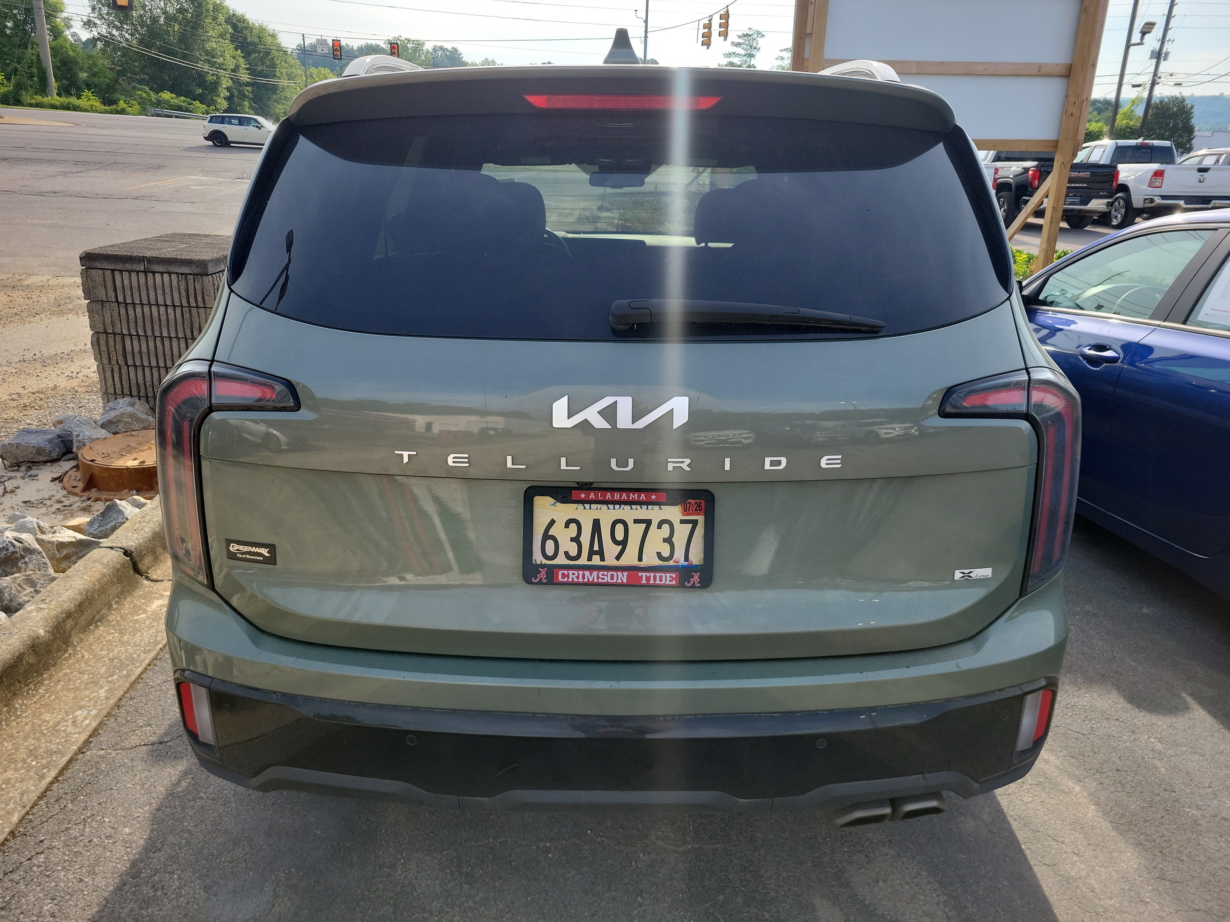Used 2024 Jungle Green Kia EX X-Line image 3