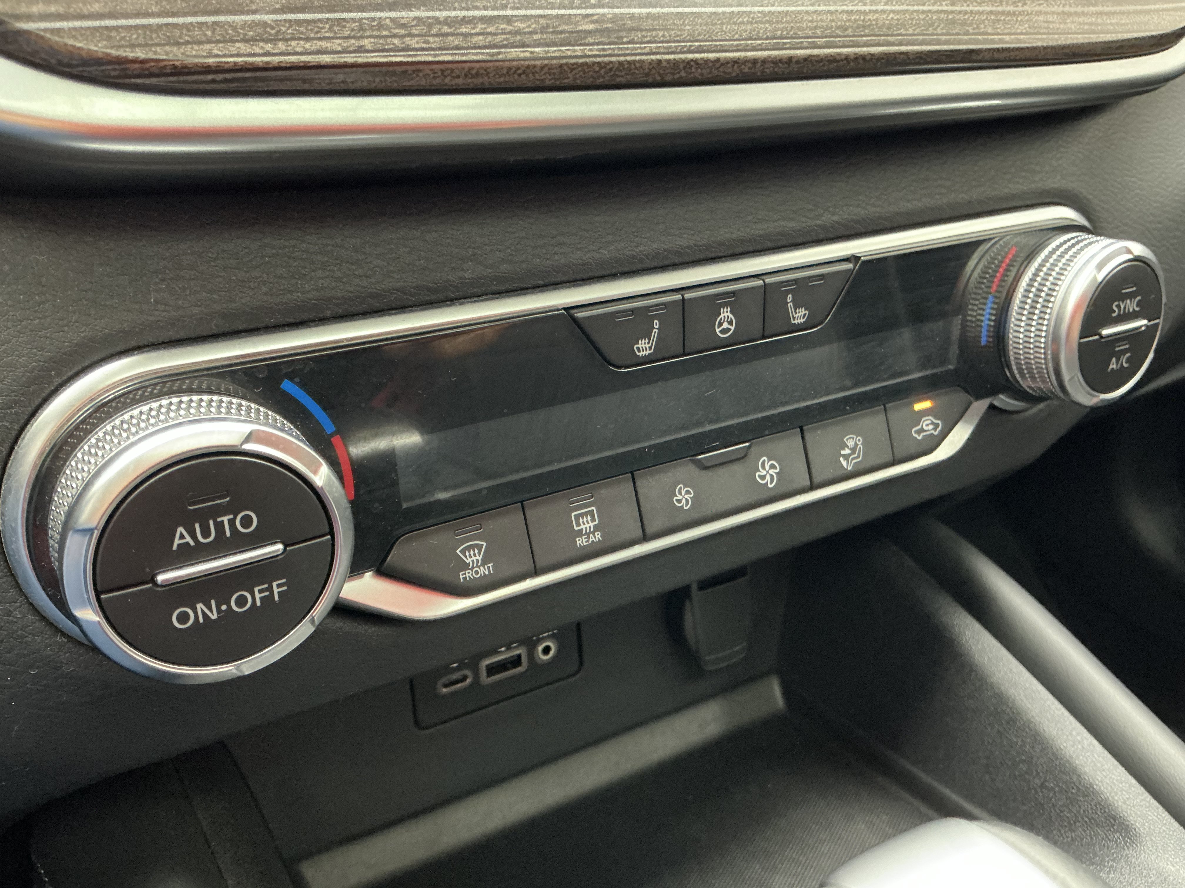 Used 2019 Super Black Nissan 2.5 SL image 12