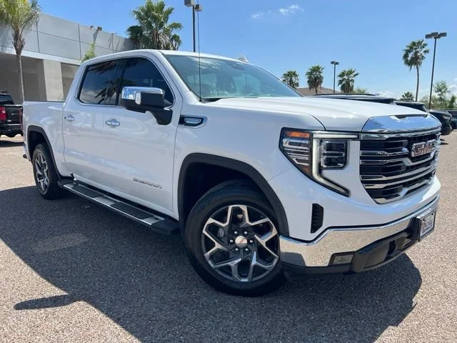 Used 2023 SUMMIT WHITE GMC SLT image 1