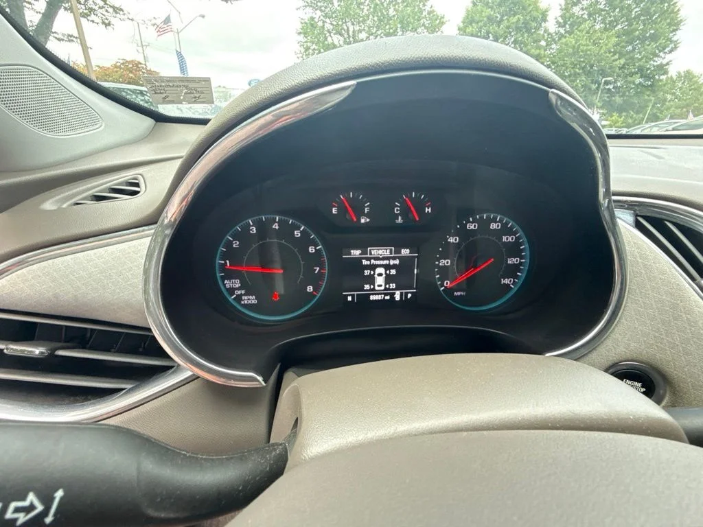 Used 2020 Gray Chevrolet LT image 17