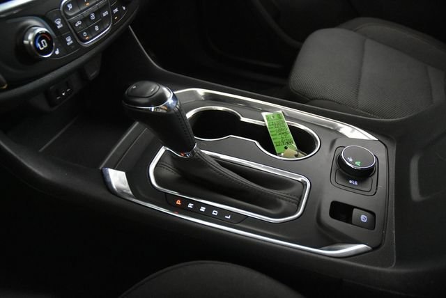 Used 2020 GRAPHITE METALLIC Chevrolet LT Cloth image 38