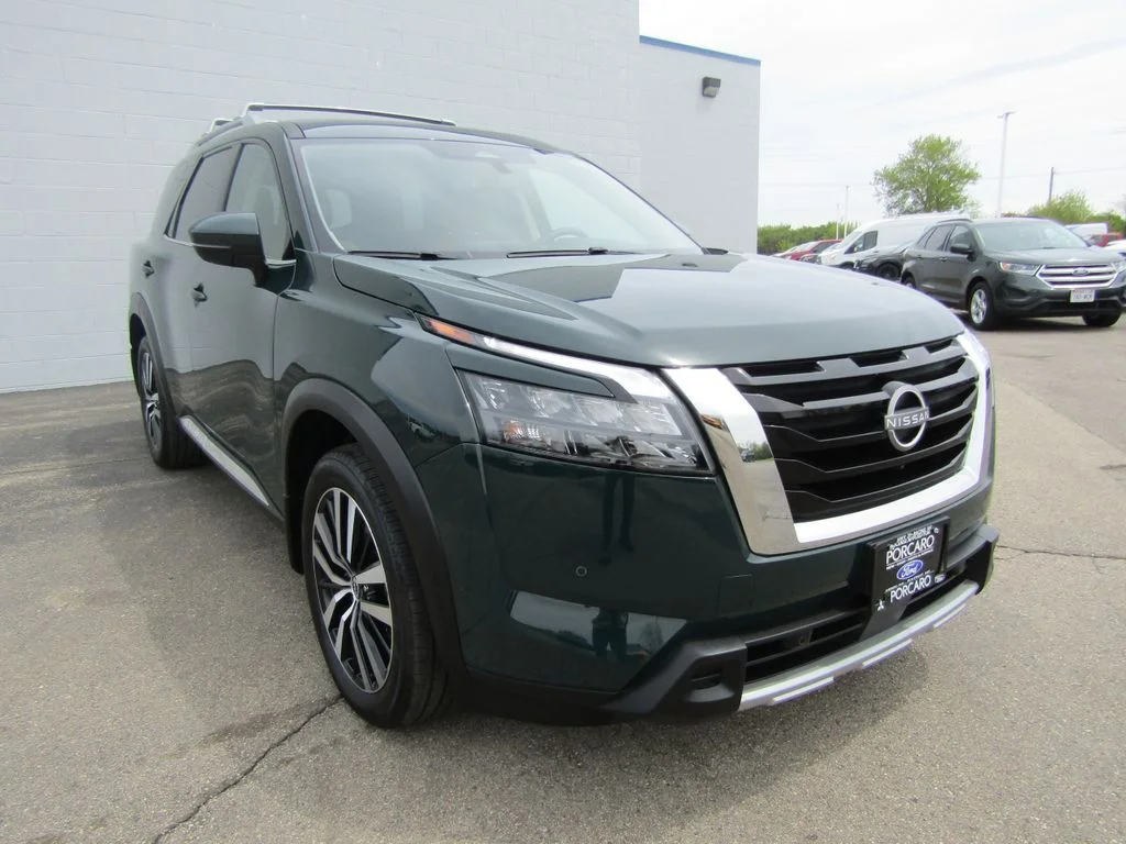 Used 2025 Obsidian Green Pearl Nissan Platinum image 8