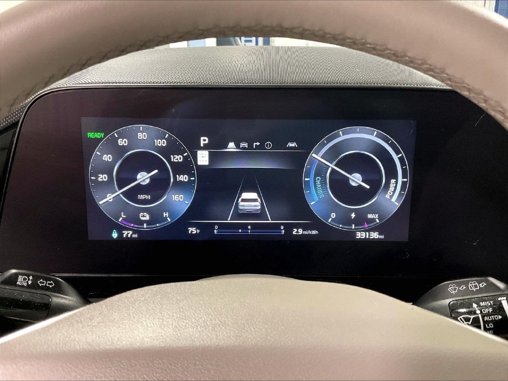 Used 2023 Gray Kia Wind image 25