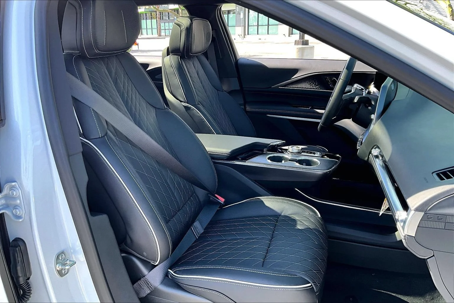 2027 Cadillac LYRIQ Signature Luxury - Photo 18
