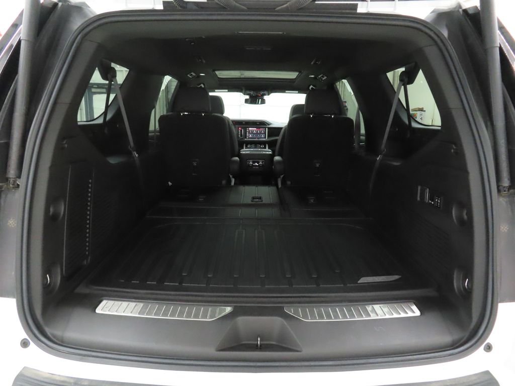Used 2023 White GMC Denali image 22