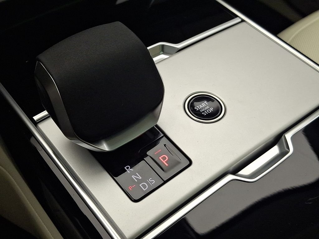 New 2026 Carpathian Grey Land Rover SE image 13