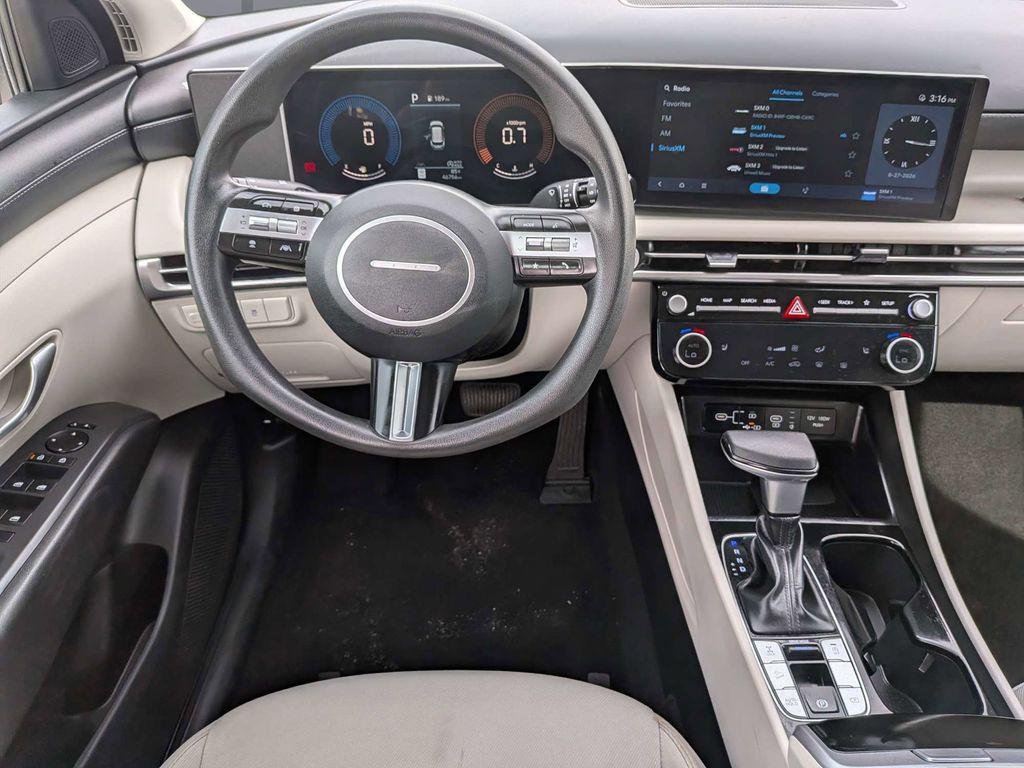 New 2025 Gray Hyundai SEL AWD image 18