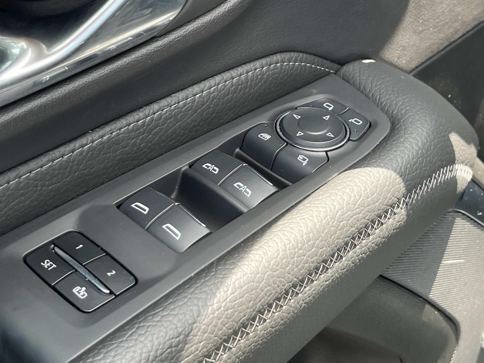 Used 2024 Onyx Black GMC Denali image 29