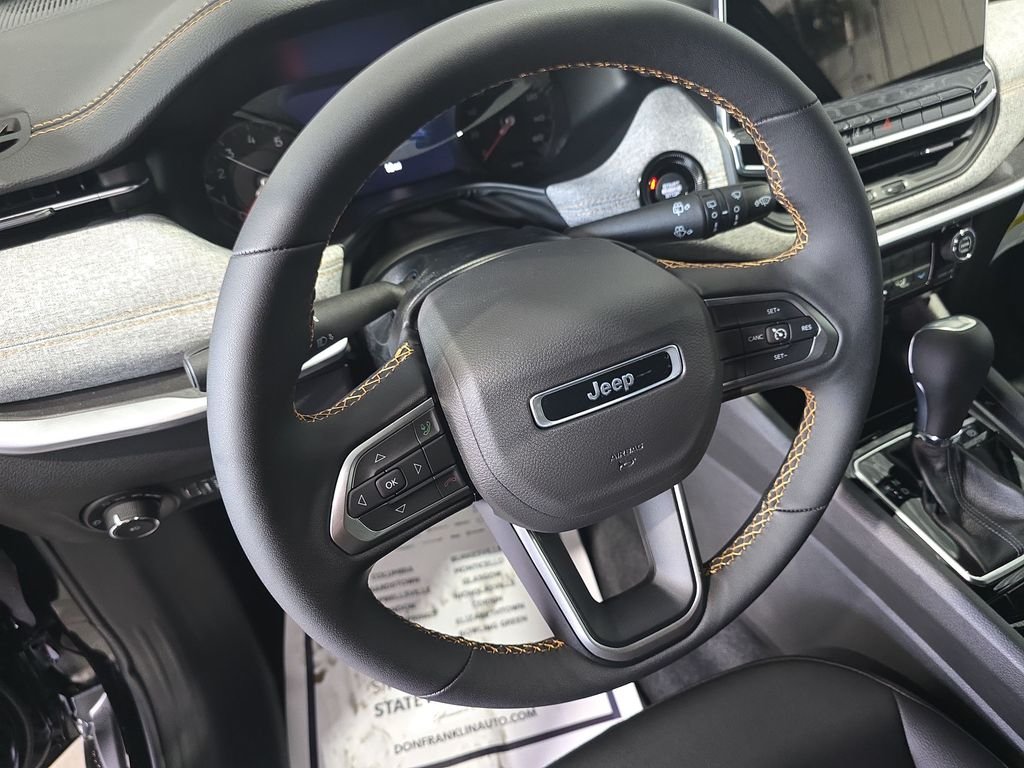 New 2026 Diamond Black Crystal Pearlcoat Jeep  image 16