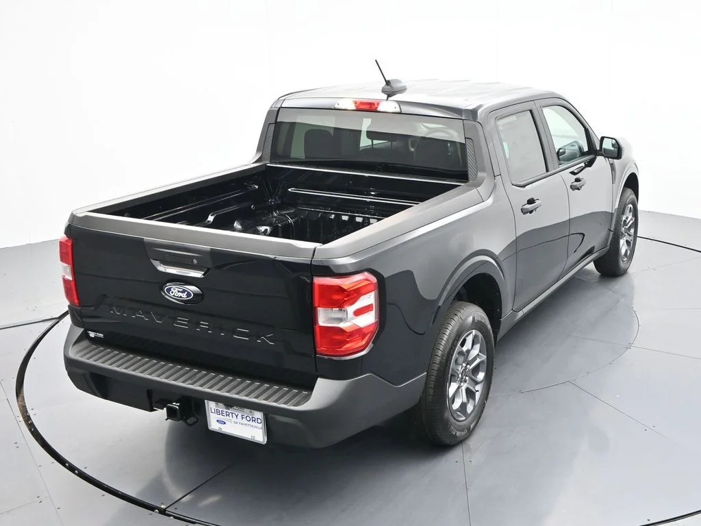 New 2025 Shadow Black Ford XLT image 27