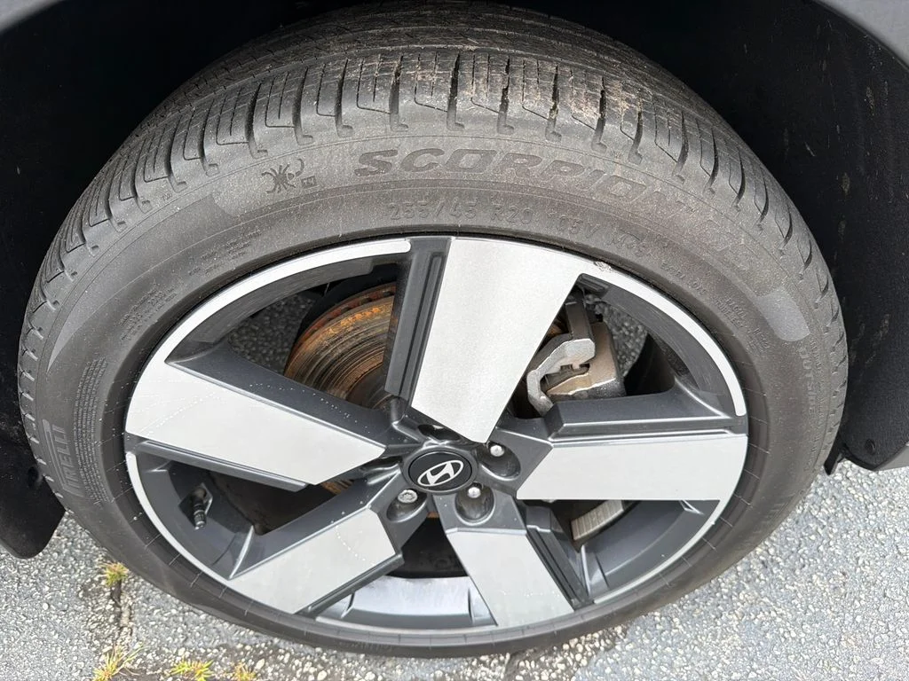 Used 2025 Black Hyundai Limited image 12