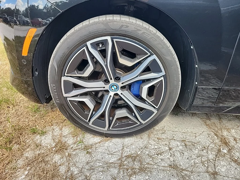 Used 2024 Black Sapphire Metallic BMW xDrive50 image 7